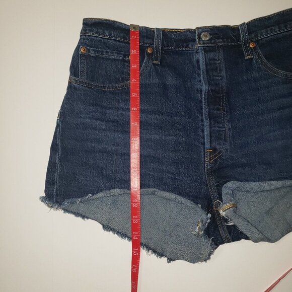 Levi's 501 Cutoff Jean Shorts Women Size W33 Dark Wash Raw Edge Western Country - Picture 7 of 16